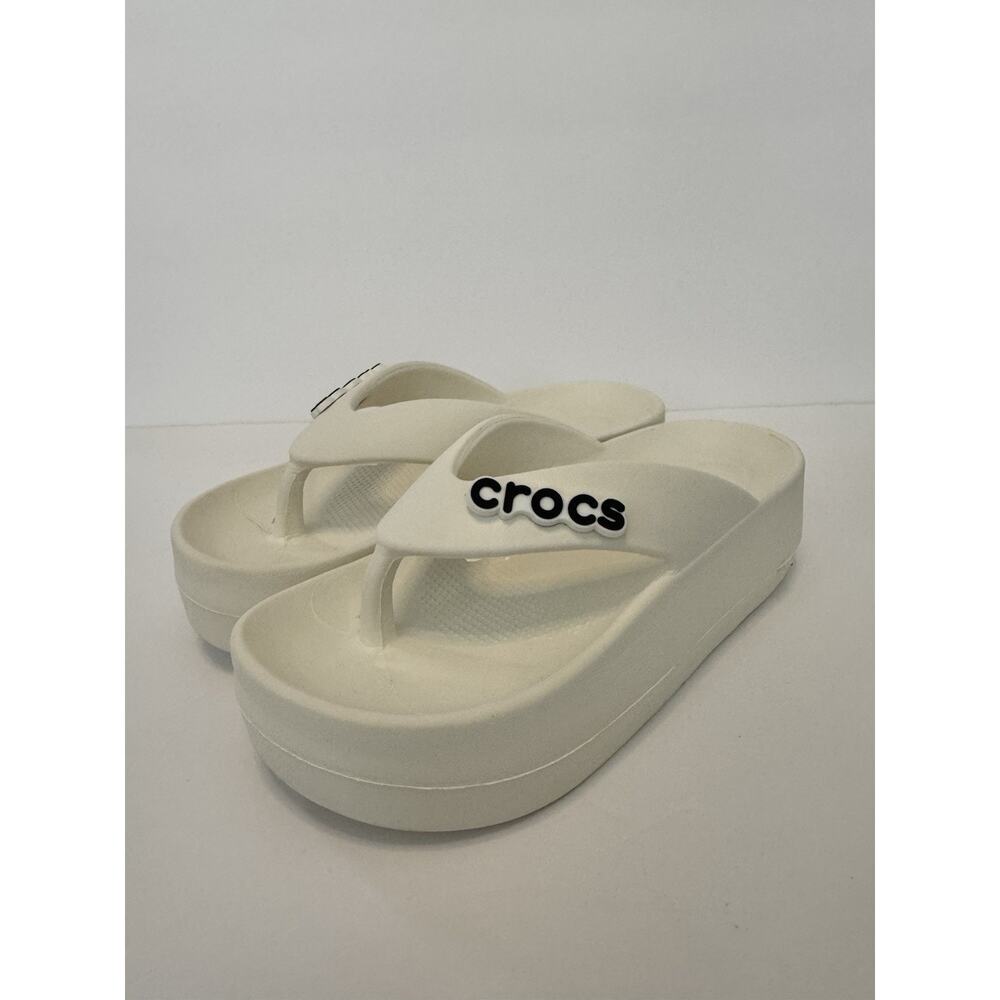 Women’s White Flip Flops Sandals Size 8/9